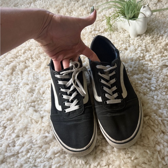 Vans Shoes - Vans off the wall skater shoes Black and White Low Top Skate Sneakers